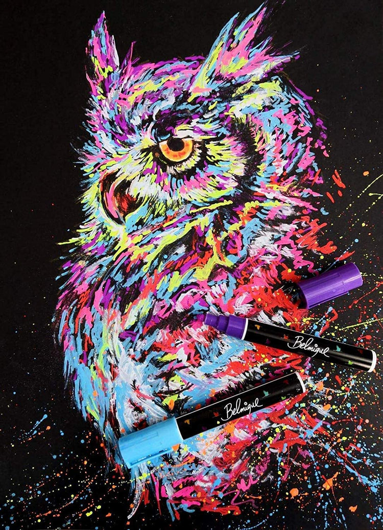Diese bunte Eule wurde gezeichnet mit einem Kreidestift
